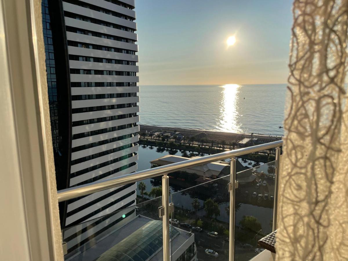 Roini Apartment บาทูมิ ภายนอก รูปภาพ