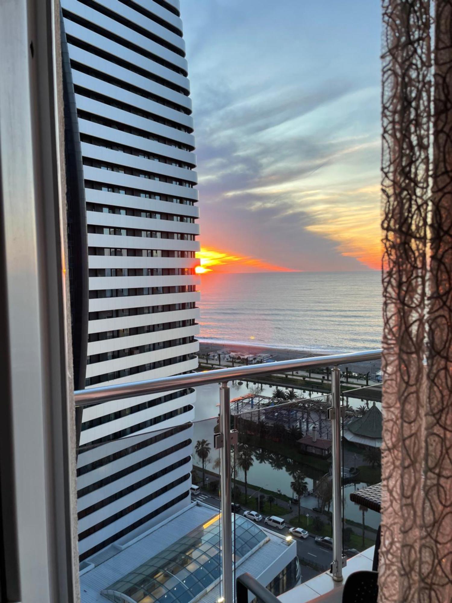 Roini Apartment บาทูมิ ภายนอก รูปภาพ