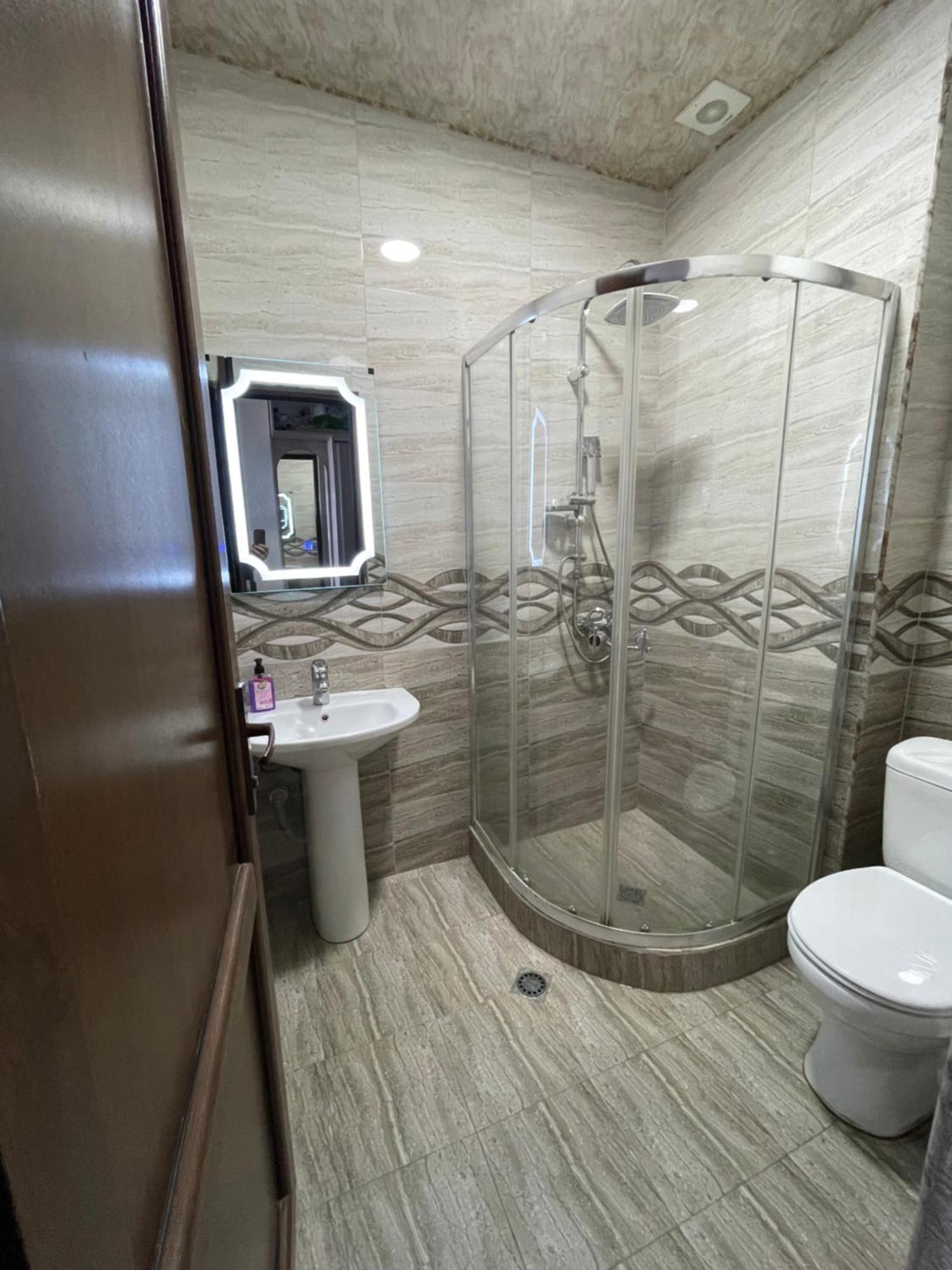 Roini Apartment บาทูมิ ภายนอก รูปภาพ