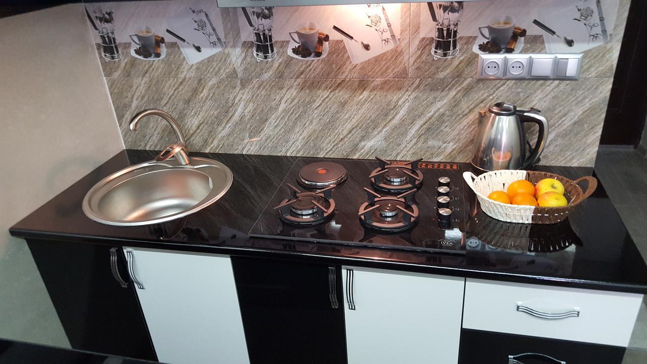 Roini Apartment บาทูมิ ภายนอก รูปภาพ