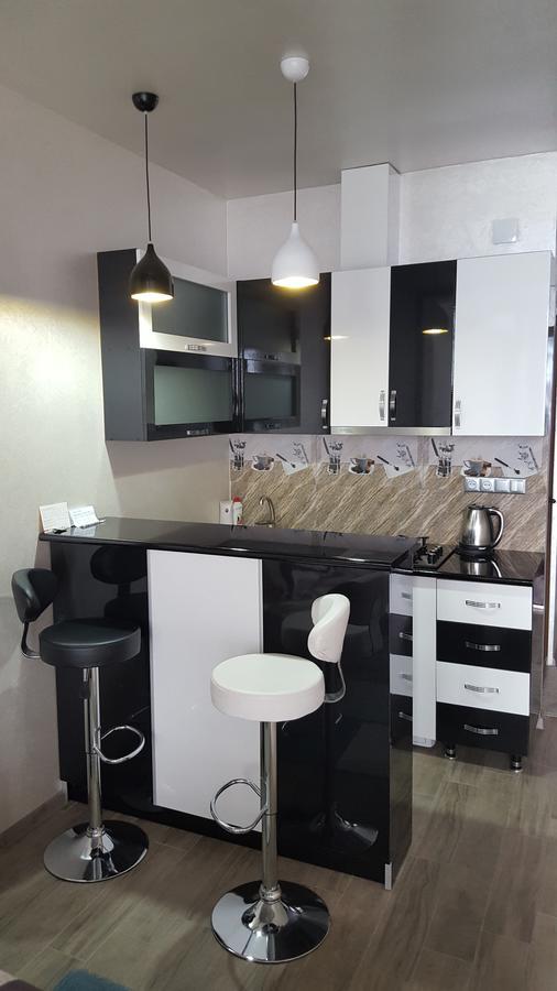Roini Apartment บาทูมิ ภายนอก รูปภาพ