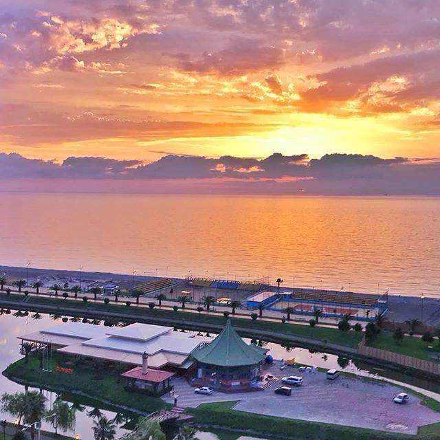 Roini Apartment บาทูมิ ภายนอก รูปภาพ