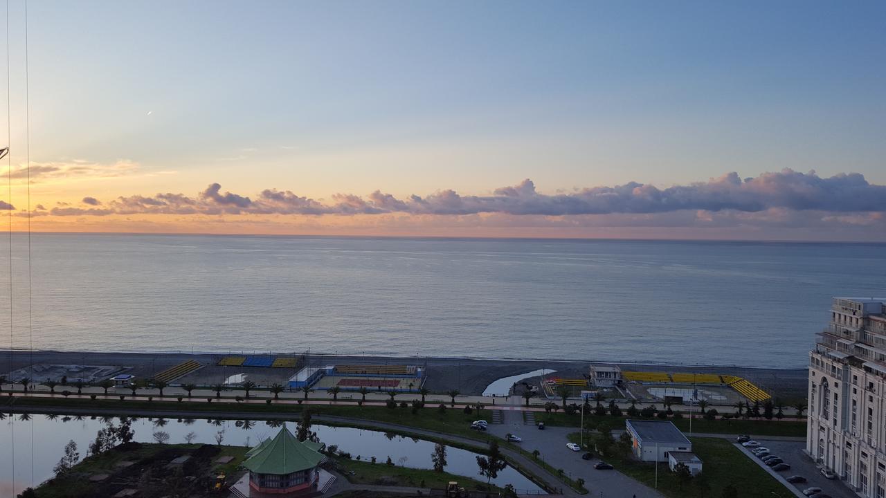 Roini Apartment บาทูมิ ภายนอก รูปภาพ