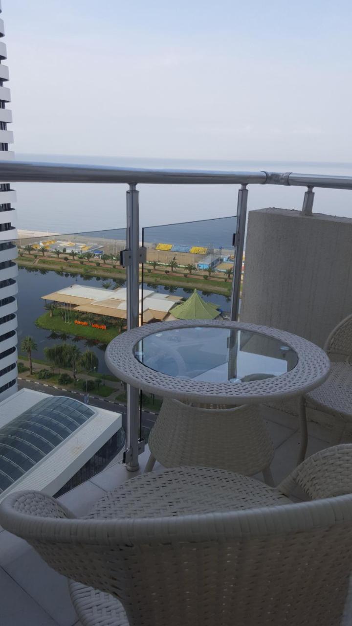 Roini Apartment บาทูมิ ภายนอก รูปภาพ